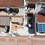 別荘 Bright 2-bedroom With Pool Access In