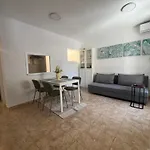 Bright 2-bedroom With Pool Access In 別荘 トレビエハ