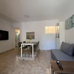 別荘 Bright 2-bedroom With Pool Access In トレビエハ