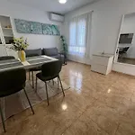 Bright 2-bedroom With Pool Access In 別荘 トレビエハ