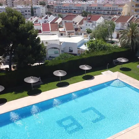 Bright 2-bedroom With Pool Access In