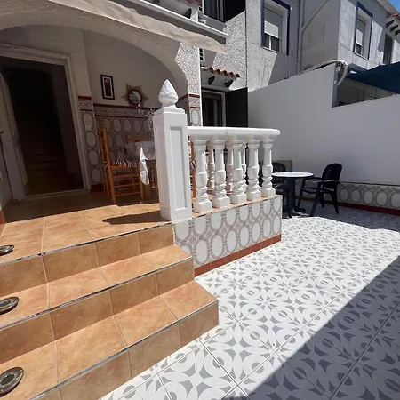 Feriehus Bright 2-bedroom With Pool Access In