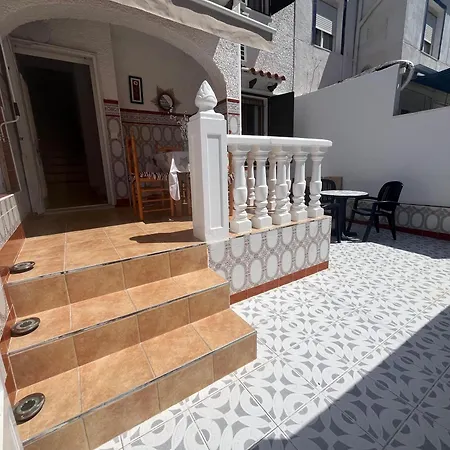 Bright 2-bedroom With Pool Access In * Torrevieja