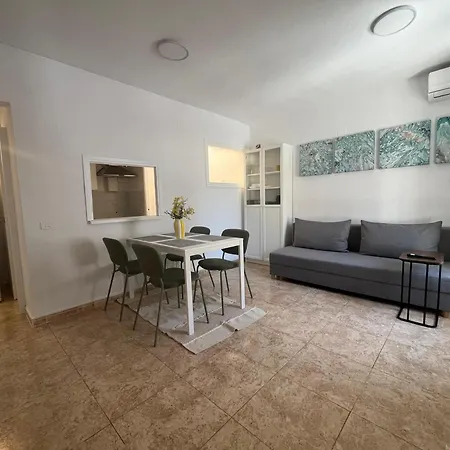 Bright 2-bedroom With Pool Access In Feriehus Torrevieja