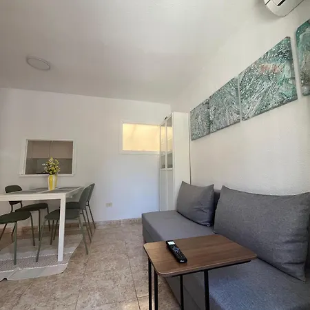 Hébergement de vacances Bright 2-bedroom With Pool Access In Torrevieja
