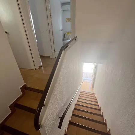 Bright 2-bedroom With Pool Access In Hébergement de vacances