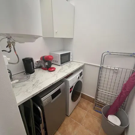 Bright 2-bedroom With Pool Access In Feriehus Torrevieja