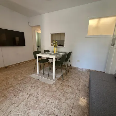 Bright 2-bedroom With Pool Access In