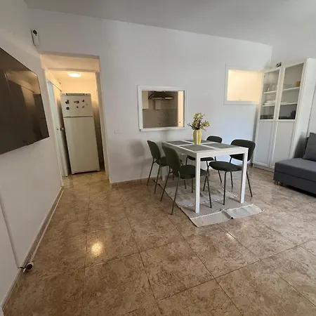 Holiday home Bright 2-bedroom With Pool Access In