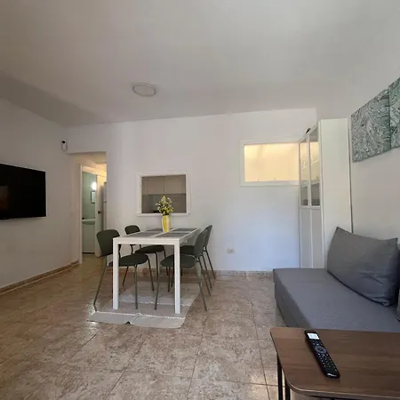 Hébergement de vacances Bright 2-bedroom With Pool Access In Torrevieja