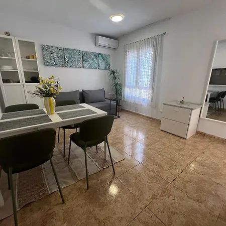 Bright 2-bedroom With Pool Access In * Torrevieja