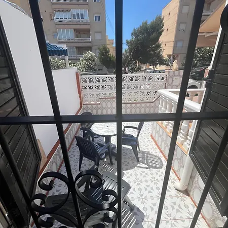 Bright 2-bedroom With Pool Access In