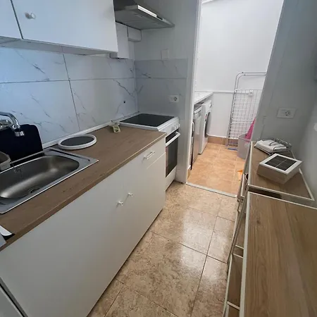 Hébergement de vacances Bright 2-bedroom With Pool Access In Torrevieja