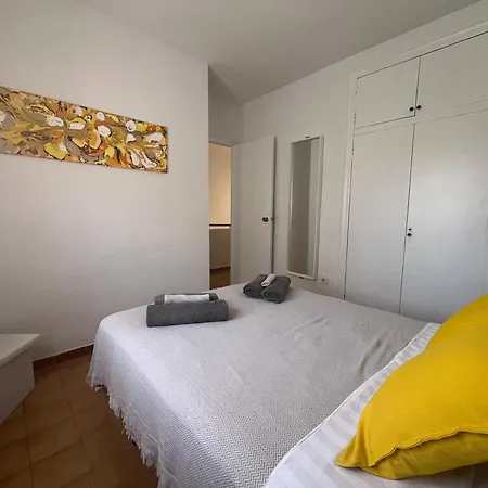 Bright 2-bedroom With Pool Access In Feriehus Torrevieja