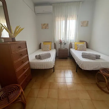 Hébergement de vacances Bright 2-bedroom With Pool Access In Torrevieja