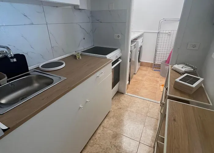 Сasa de vacaciones Bright 2-bedroom With Pool Access In Torrevieja