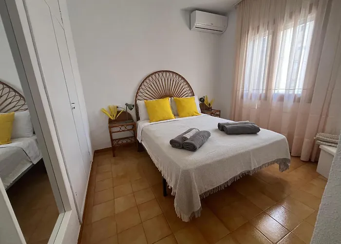 Bright 2-bedroom With Pool Access In