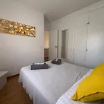 Bright 2-bedroom With Pool Access In Сasa de vacaciones Torrevieja