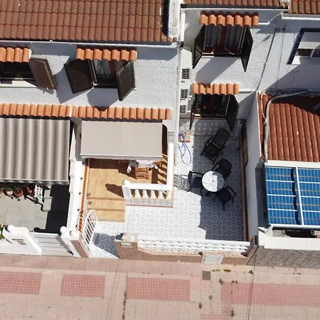 Dom wakacyjny Bright 2-bedroom With Pool Access In
